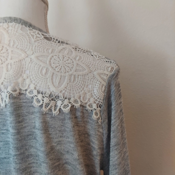 Merona woman gray/white top. Size L Coverup. Rayon , spandex. Lace Stretchy  lig - Picture 4 of 5
